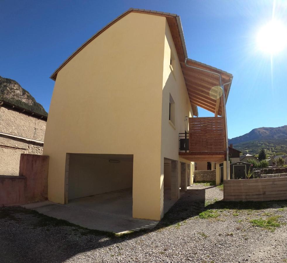 Maison Neuve Proche De Barcelonnette Jausiers Bagian luar foto